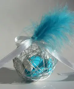 Boule a dragées métallique avec plume turquoise