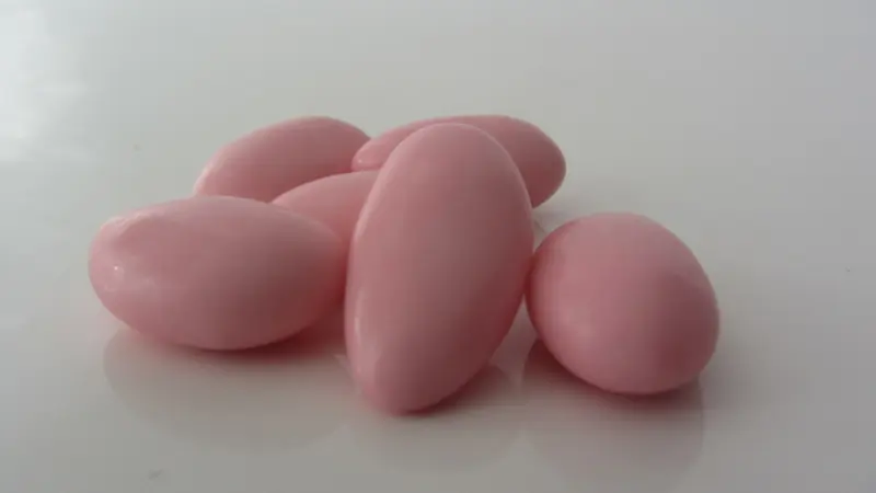 dragées amandes rose pastel