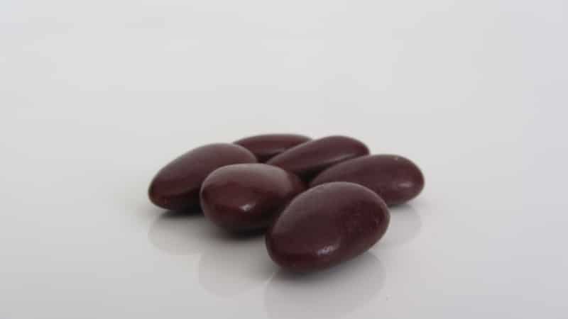 dragees amande marron