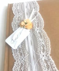 Livre d'or Kraft et dentelle