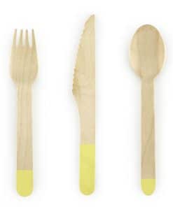 couverts en bois jaune