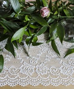 Alternative view of Chemin de table- Dentelle rétro