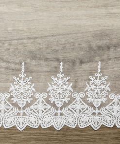 Alternative view of Chemin de table- Bouquet floral en dentelle