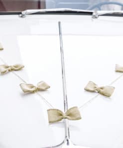 Décoration voiture mariage champêtre jute