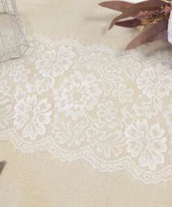 chemin de table dentelle motif pivoine