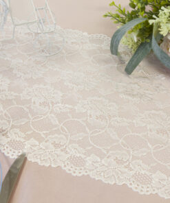 CHEMIN DE TABLE DENTELLE AVEC ROSES