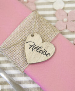 marque place coeur en bois naturel