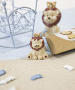 sujet lion avec couronne ivoire et bordeaux