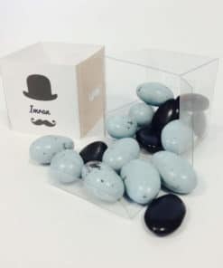 Remplissage et montage de contenant a dragees