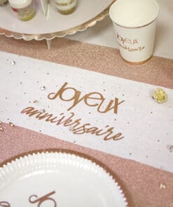 sur chemin de table rose gold