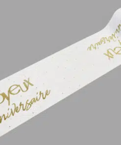 sur chemin de table or