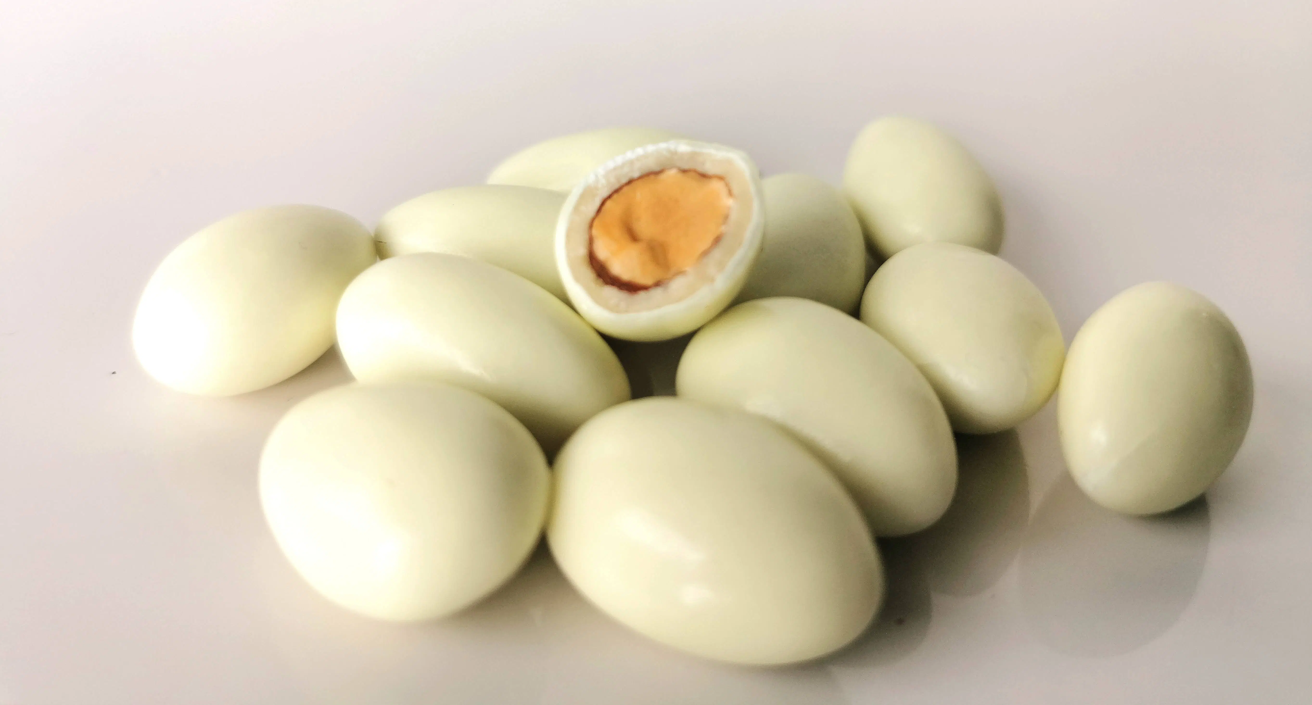 Dragées amande enrobée chocolat blanc aromatisé vanille