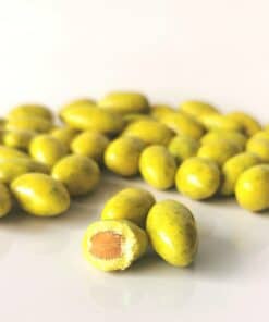 Dragées amande enrobée de chocolat saveur citron vert.