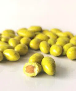 Dragées amande enrobée de chocolat saveur citron vert.