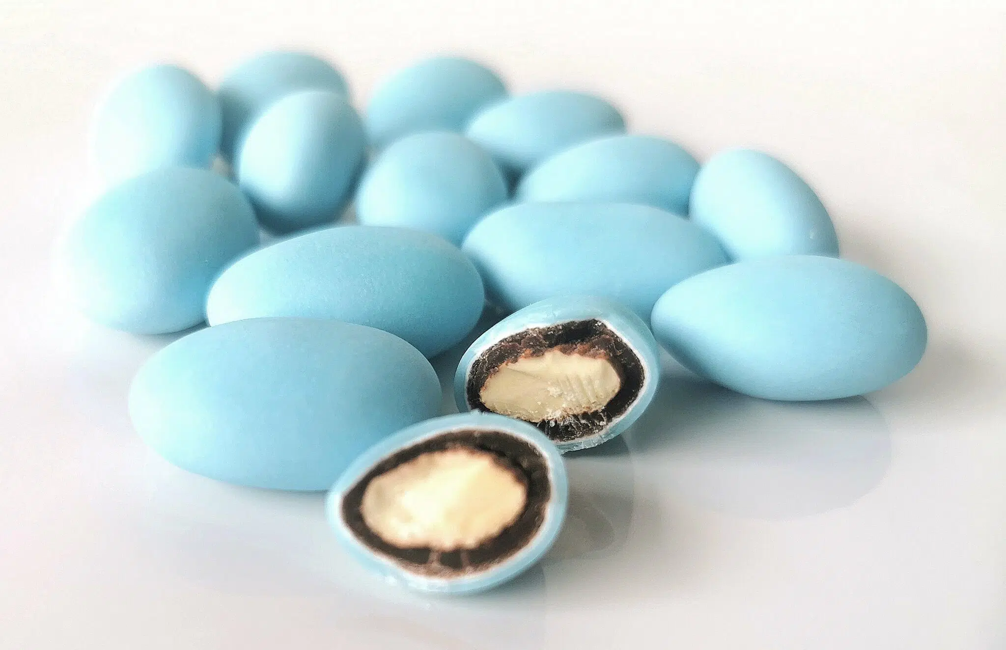 Amande viennoise enrobée de chocolat noir