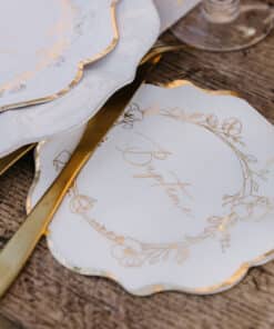 serviette baptême blanc et or