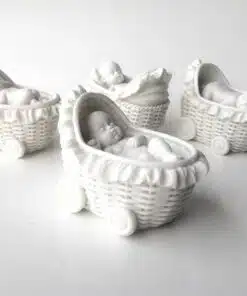 dragees bapteme naissance bébé dans landeau